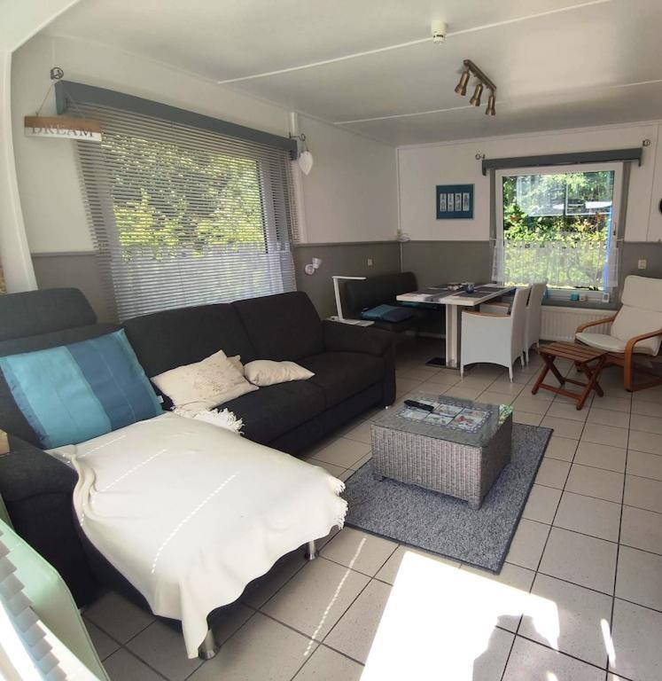 Vakantiehuis Hollum Ameland Dichtbij Strand En Met Ruime Tuin - Ameland39 Nl المظهر الخارجي الصورة